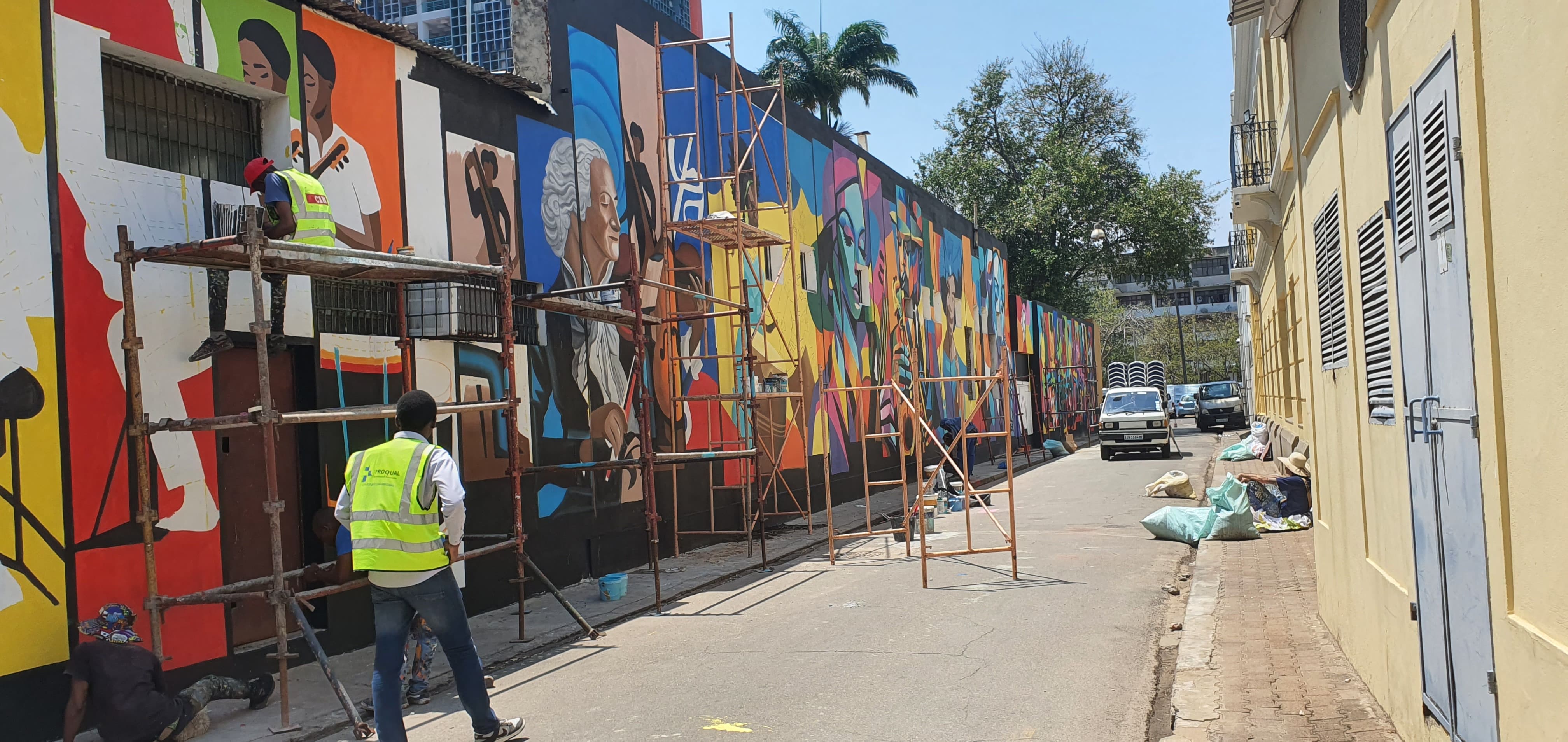 Estrada de pavê em complexo comercial